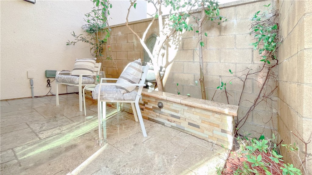 111 Painted Trellis