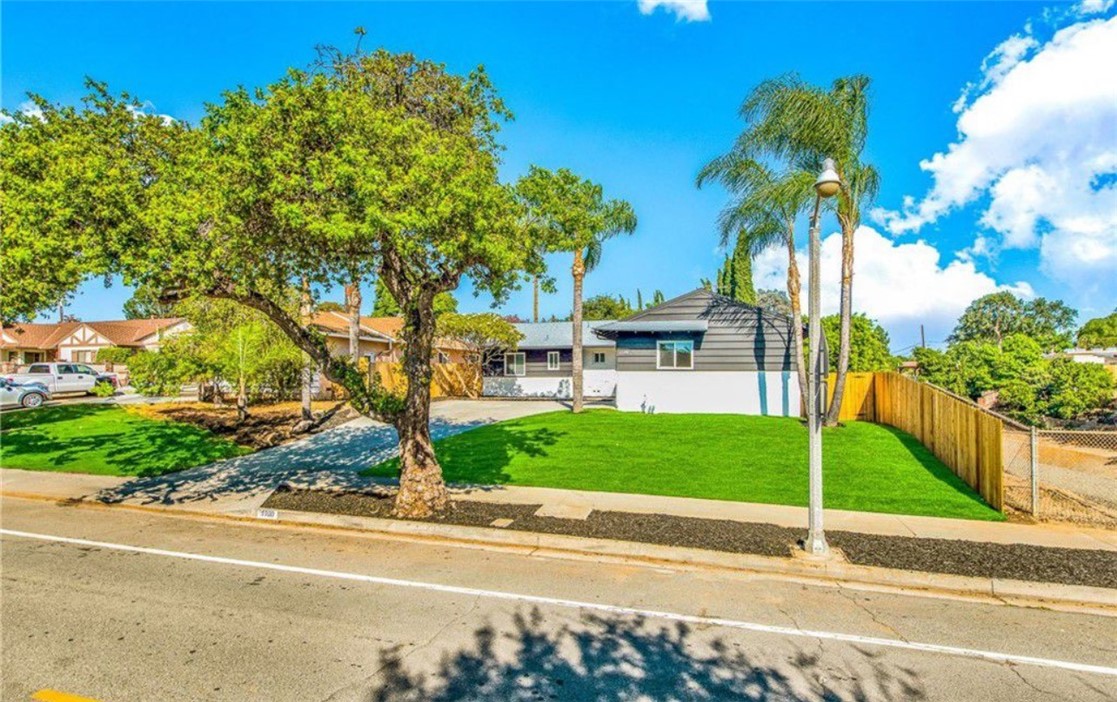1100 N Acacia Avenue