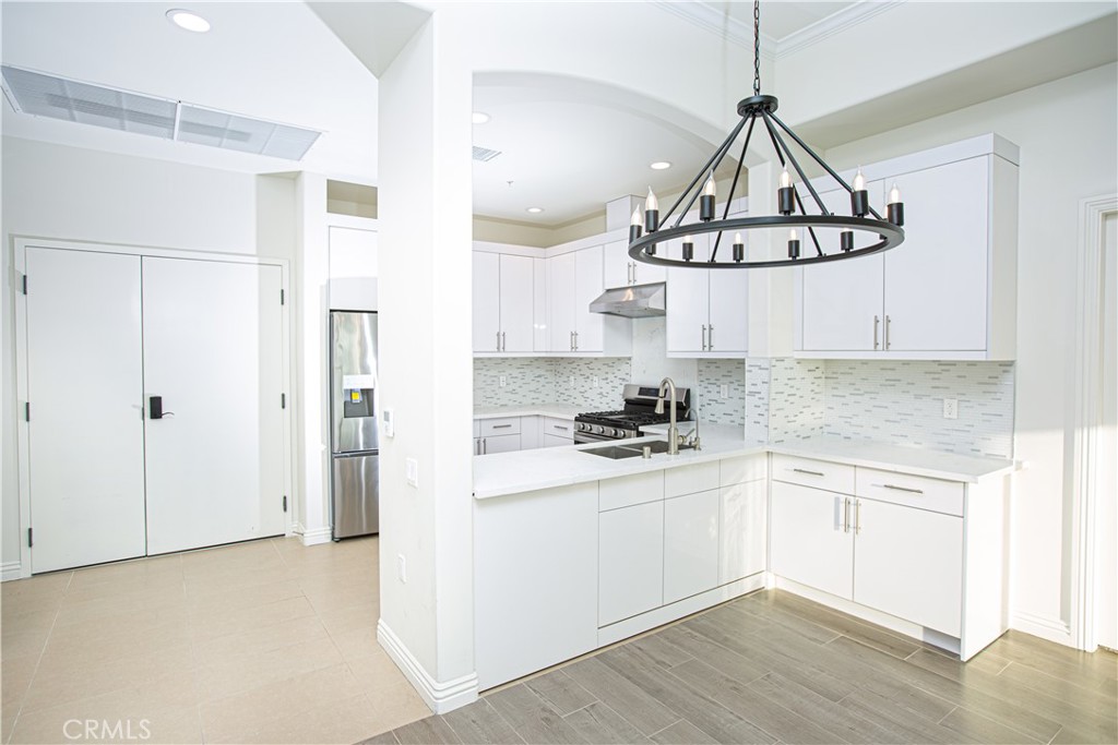 1598 Long Beach Boulevard 406
