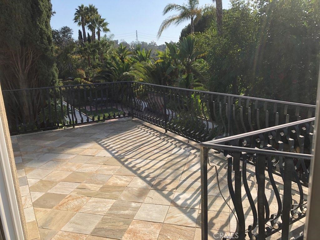 25231 De Salle Street