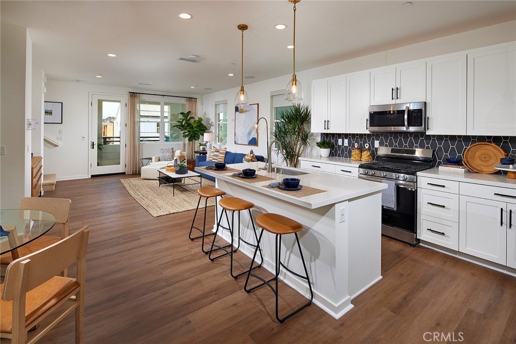 2433 E Hyde Paseo