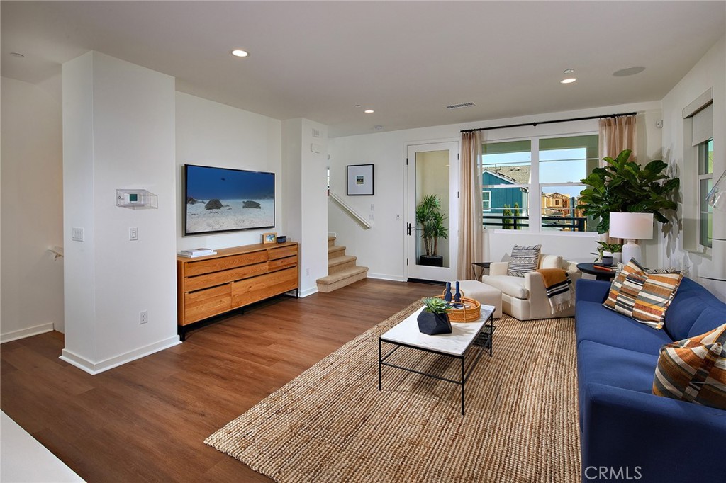2433 E Hyde Paseo