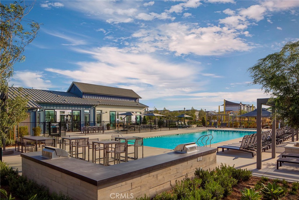 2433 E Hyde Paseo