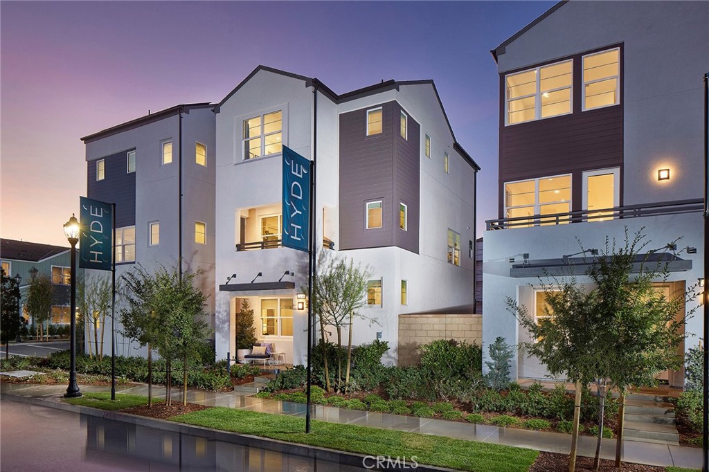 2433 E Hyde Paseo