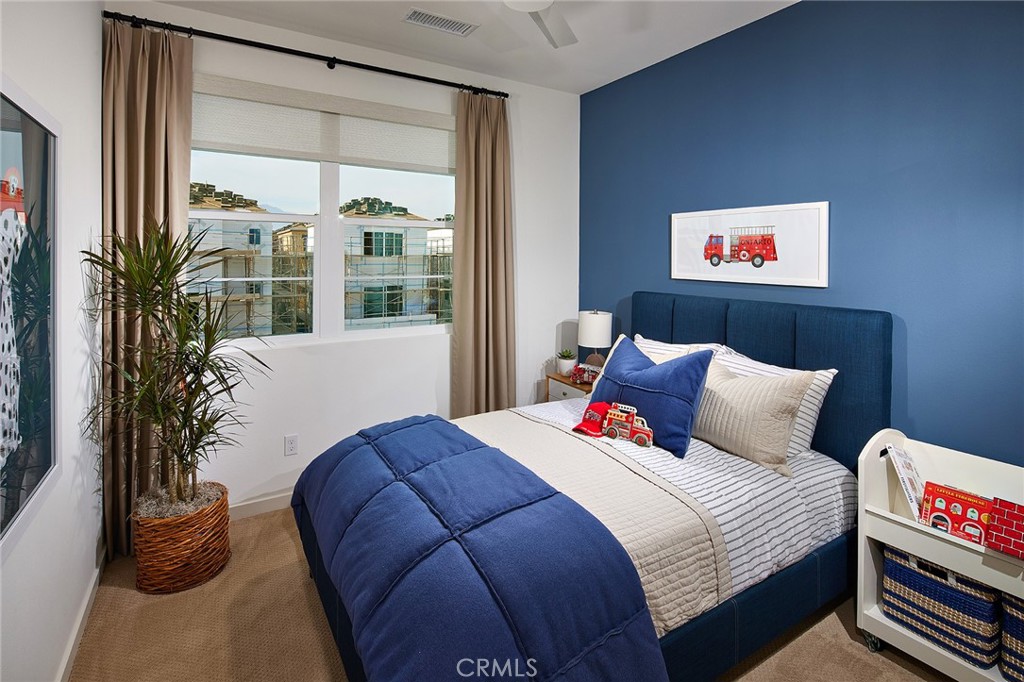 2433 E Hyde Paseo