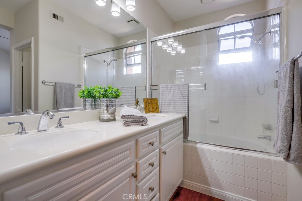 705 Marinella Aisle 118