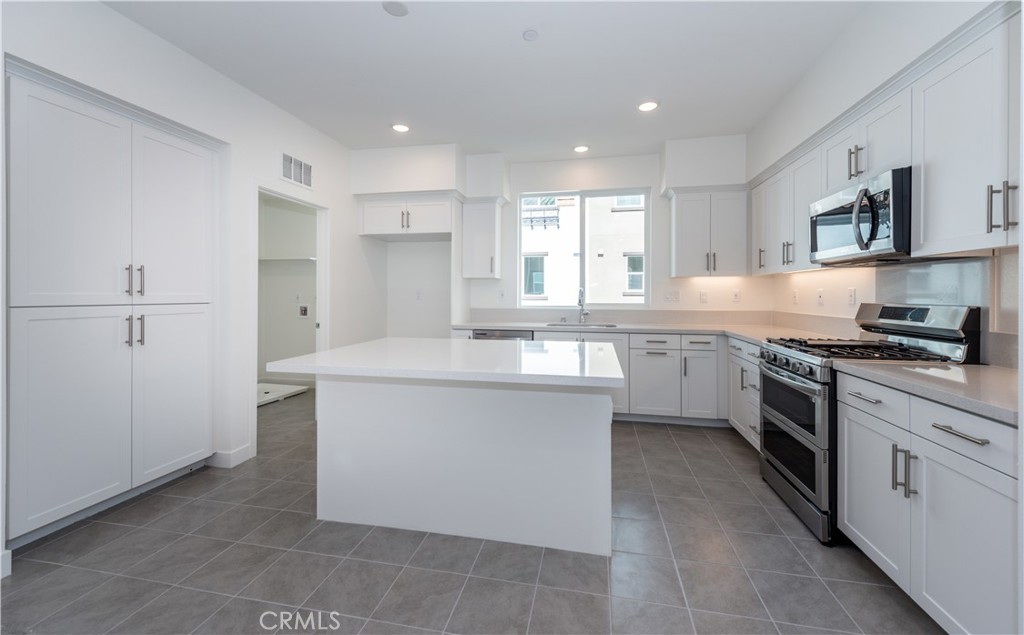 2317 W Broadway 46