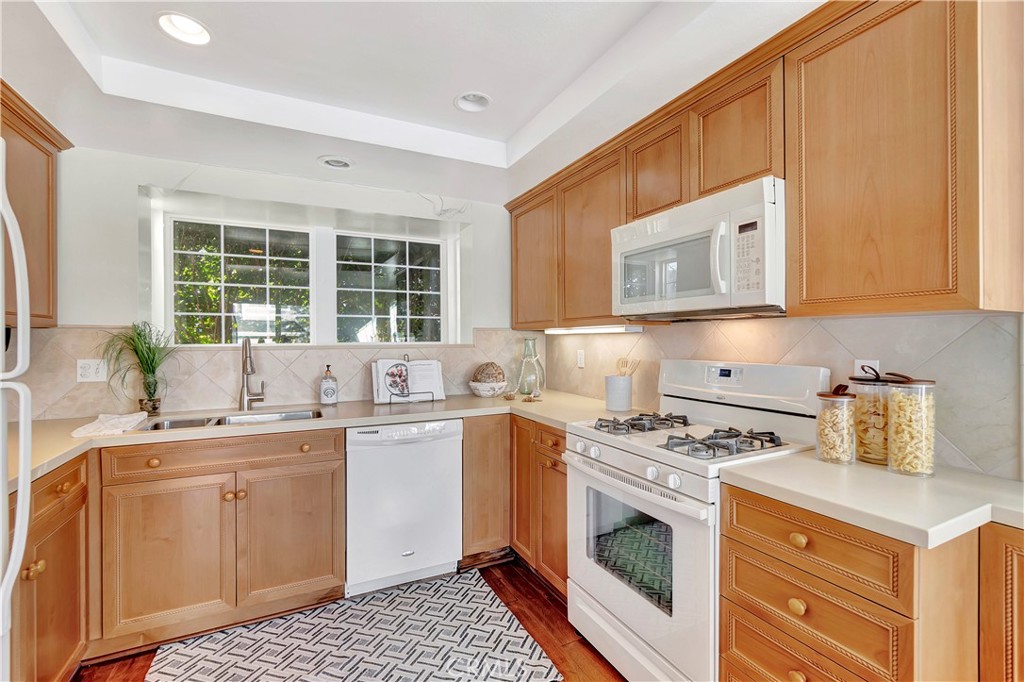 2766 Hillside Drive 16