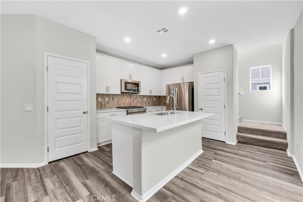 643 E Joseph Privado