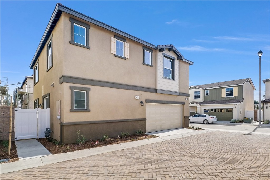 643 E Joseph Privado