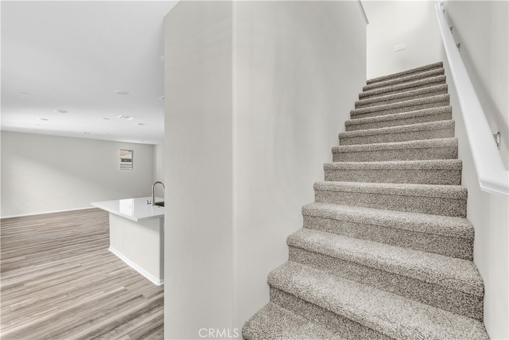 643 E Joseph Privado