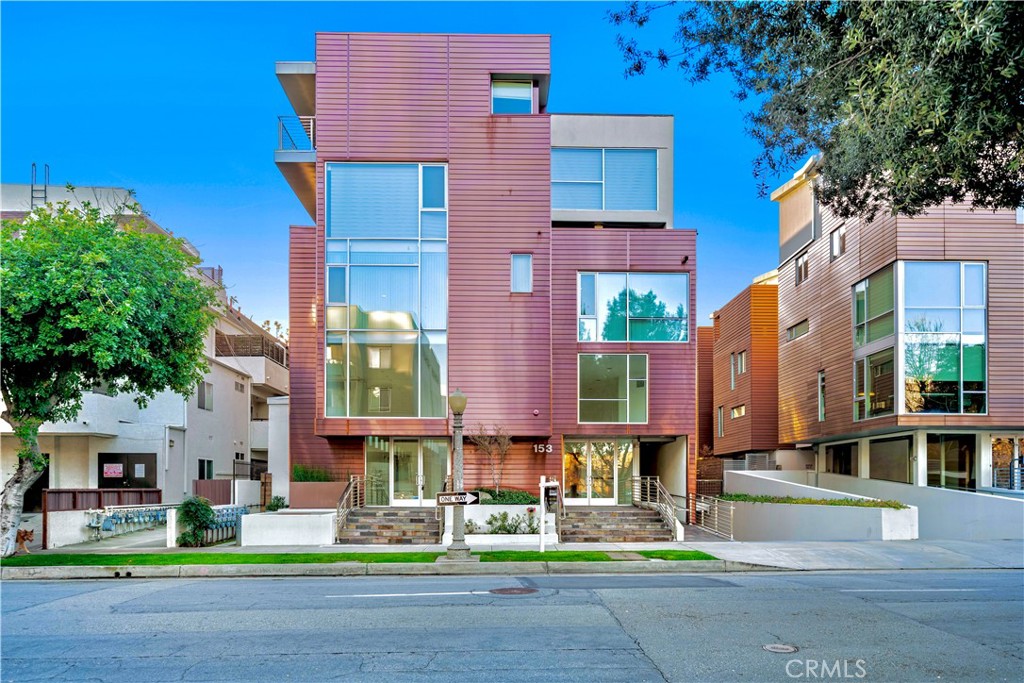 153 S Hudson Avenue Unit#402
