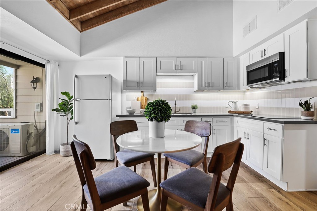 23551 Avenida La Caza 131