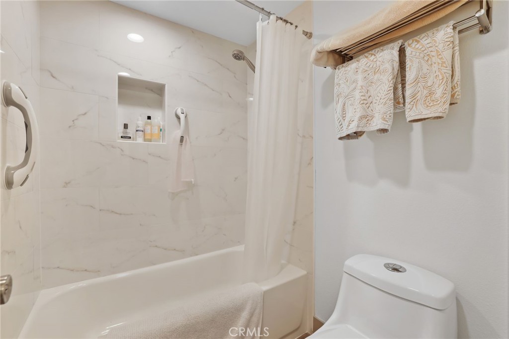 23551 Avenida La Caza 131