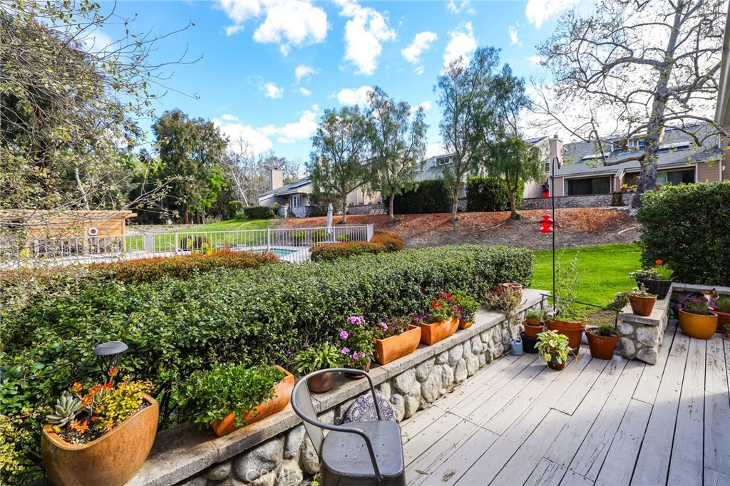 23551 Avenida La Caza 131