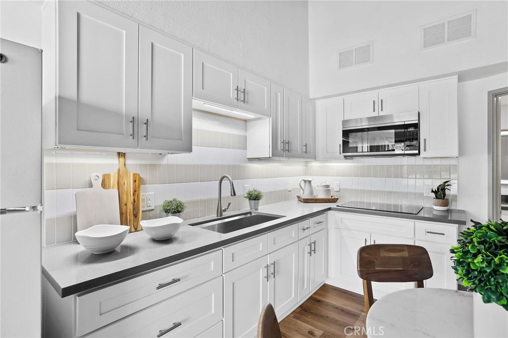 23551 Avenida La Caza 131