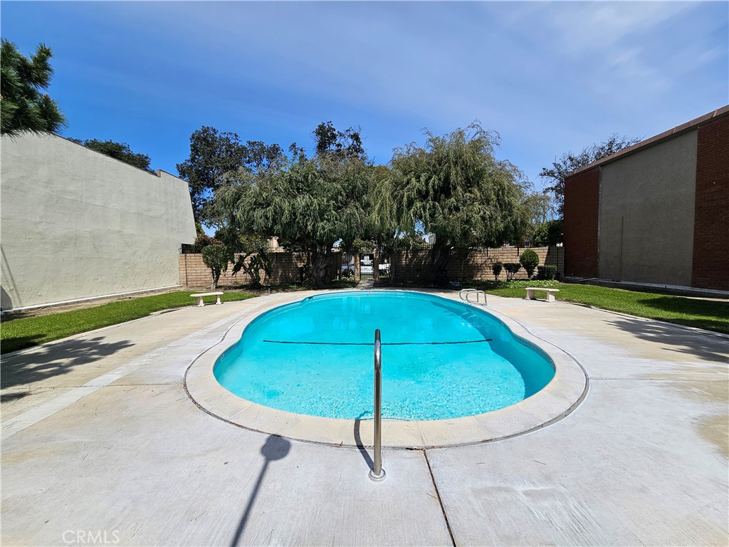 1774 W Greenleaf Avenue