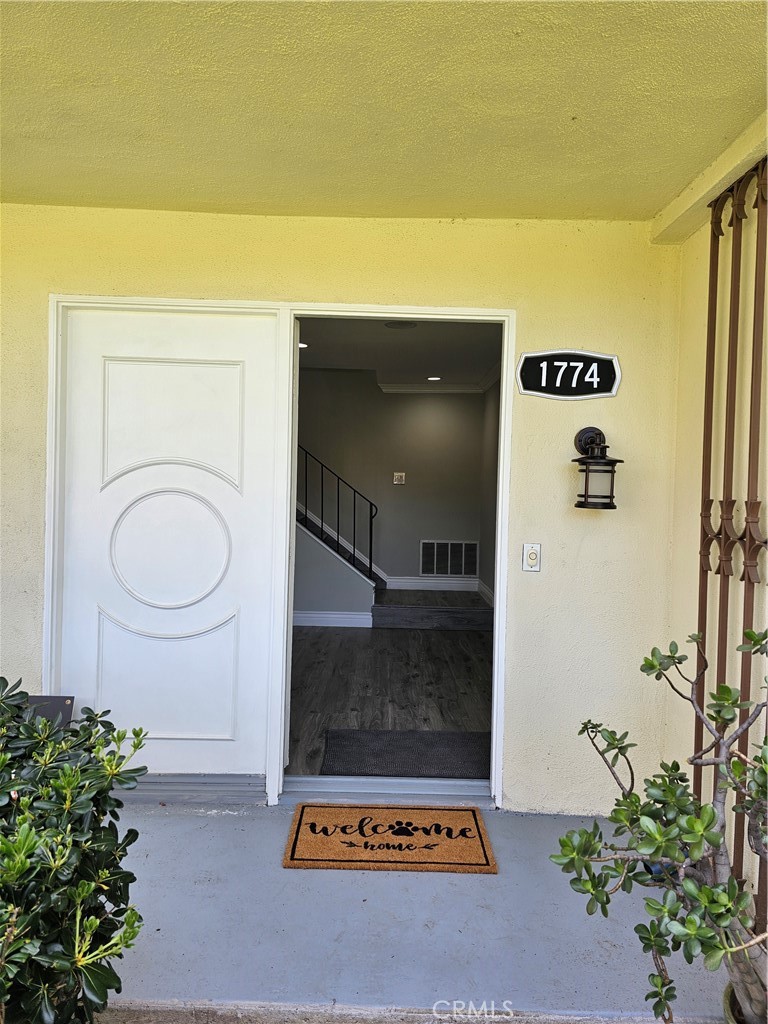 1774 W Greenleaf Avenue