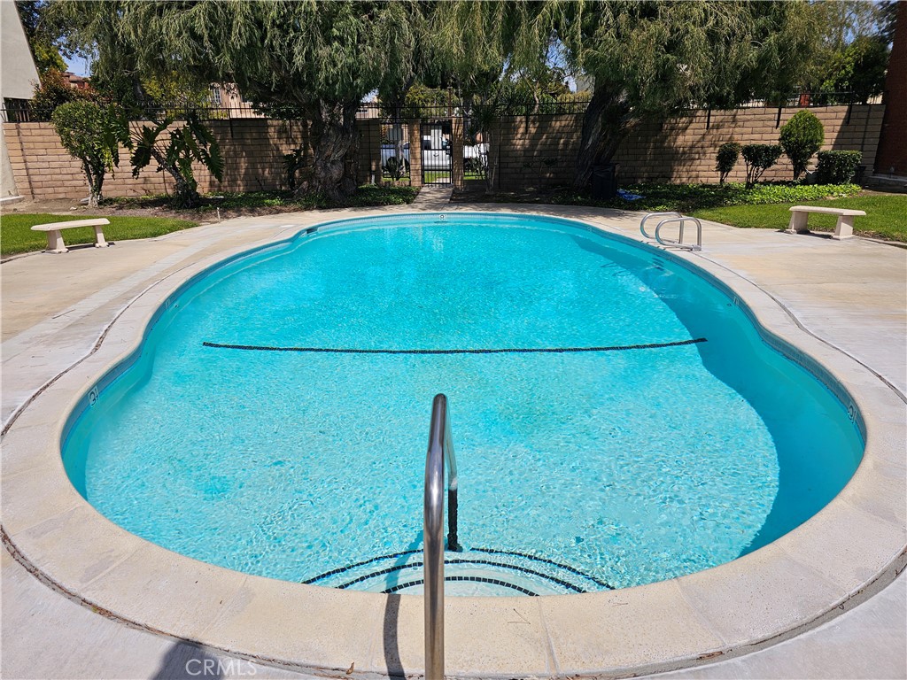 1774 W Greenleaf Avenue