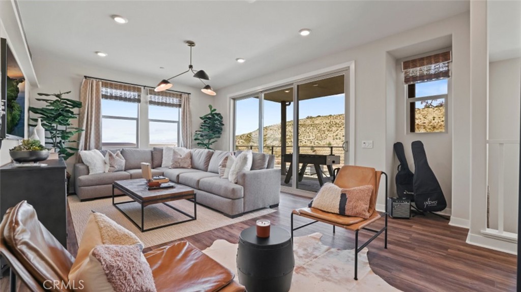 1245 Hollyleaf Terrace