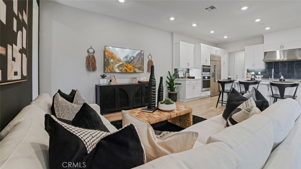 1295 Hollyleaf Terrace