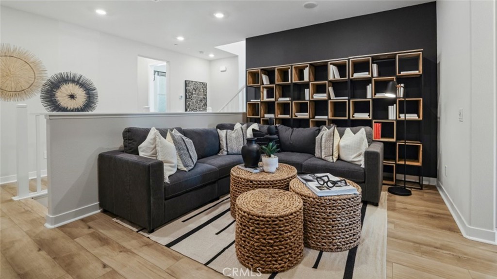 1295 Hollyleaf Terrace