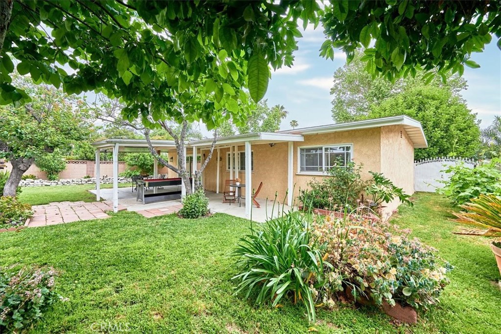 421 La Seda Road