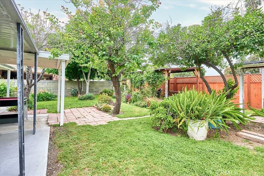 421 La Seda Road
