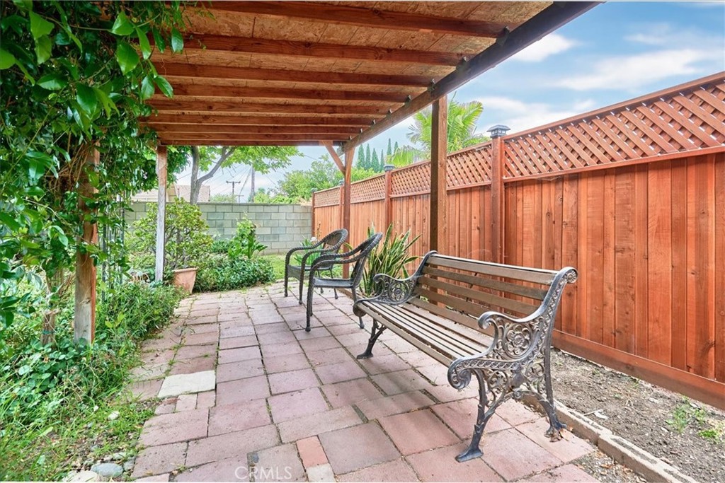 421 La Seda Road