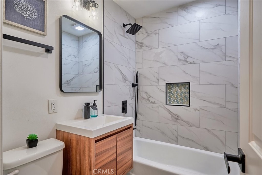 421 La Seda Road