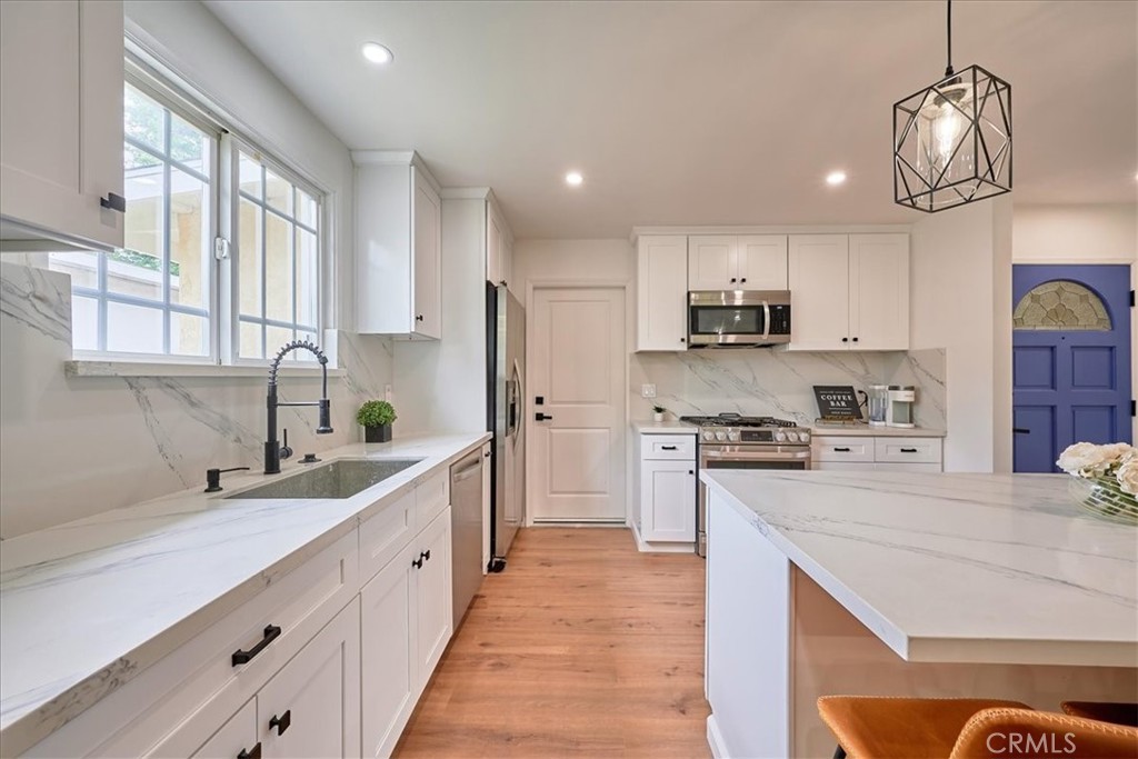 421 La Seda Road