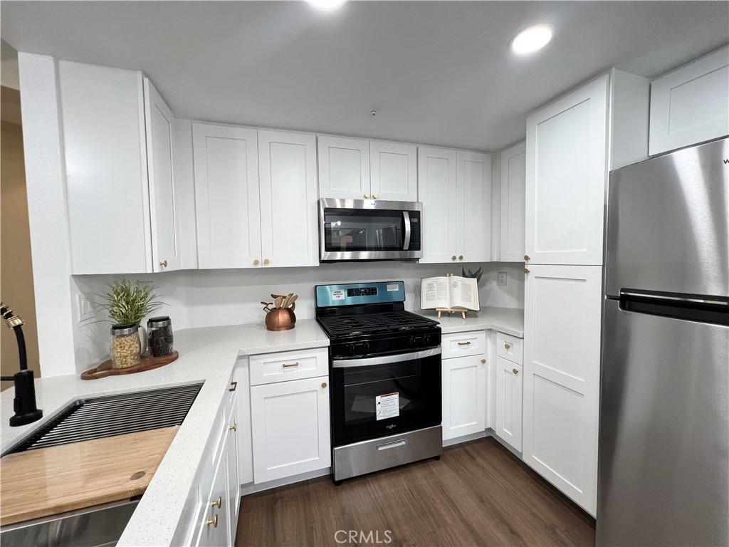 8040 Streamside Court