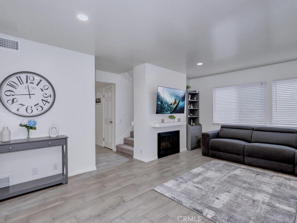 27415 Sereno