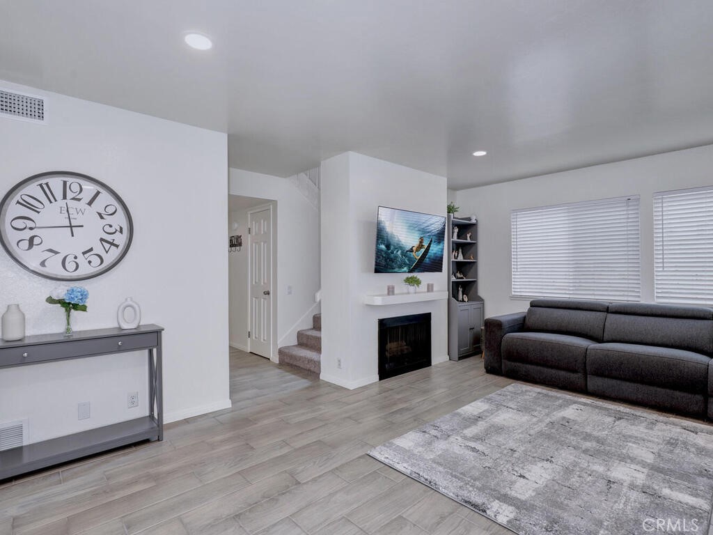 27415 Sereno