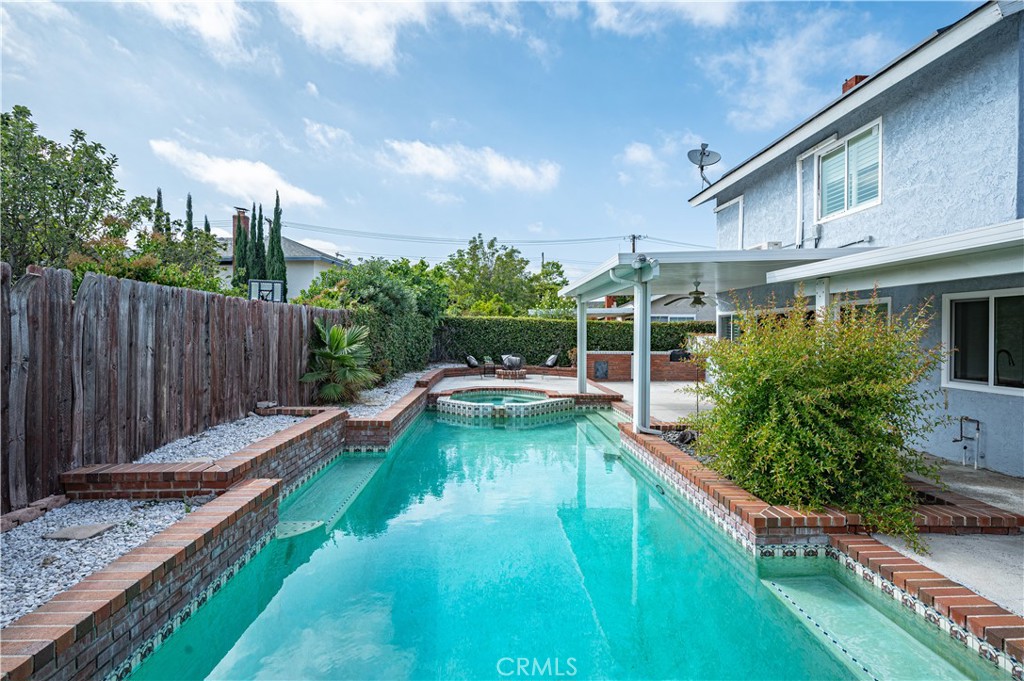 25676 Williamsburg Court