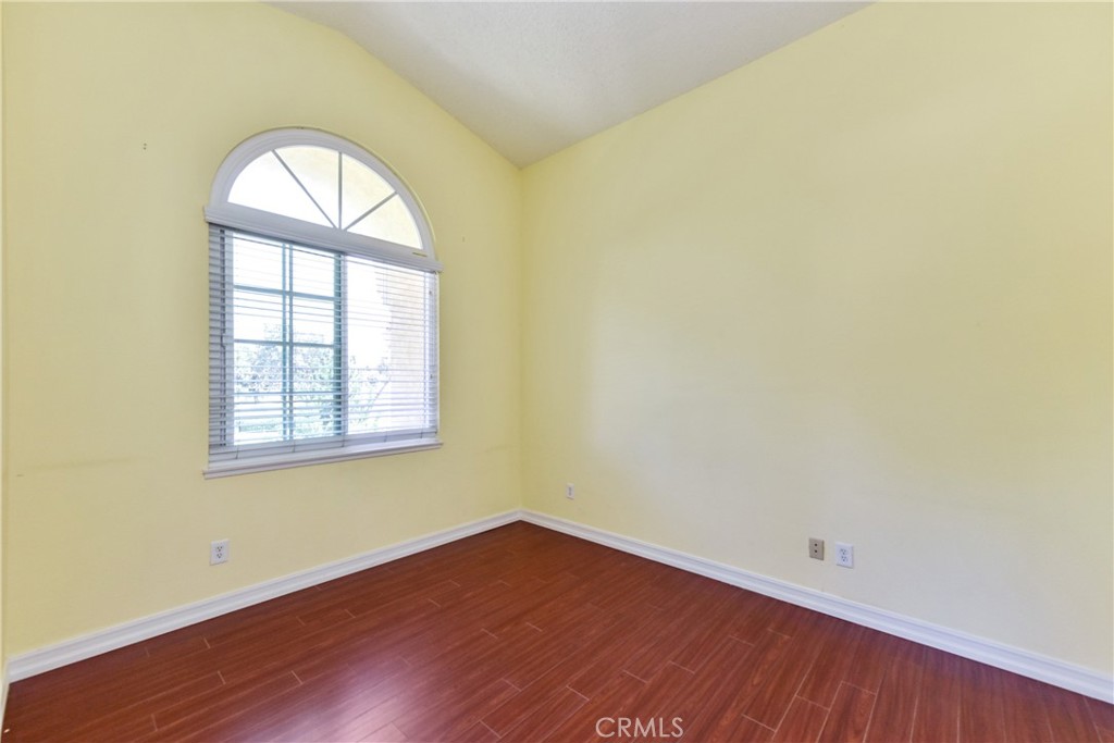 21 Giovanni Aisle 367