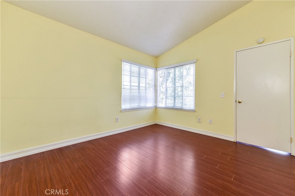 21 Giovanni Aisle 367