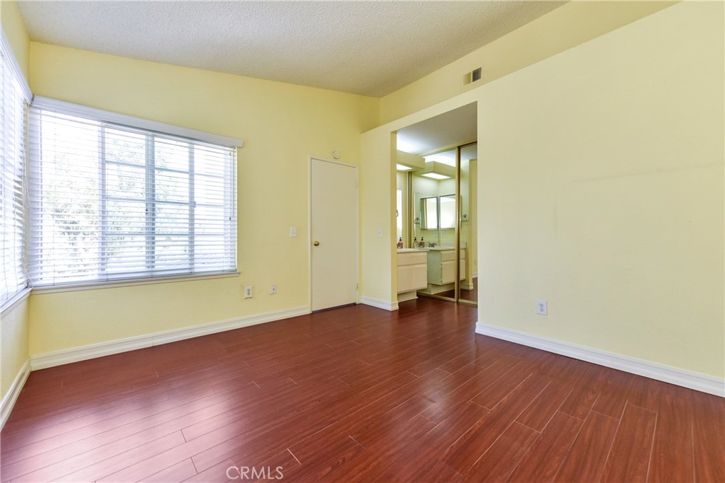 21 Giovanni Aisle 367