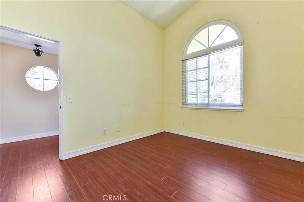 21 Giovanni Aisle 367