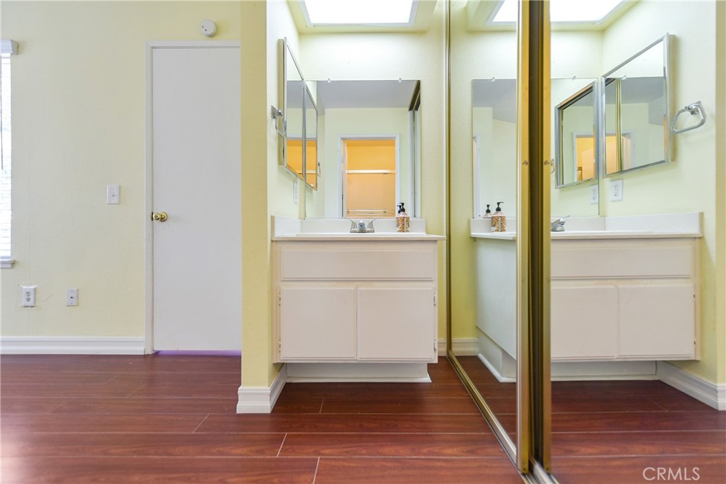 21 Giovanni Aisle 367