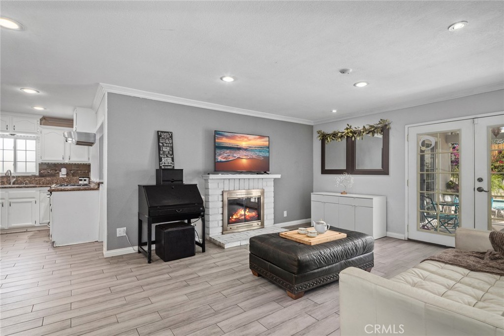 1917 S Grandview Lane