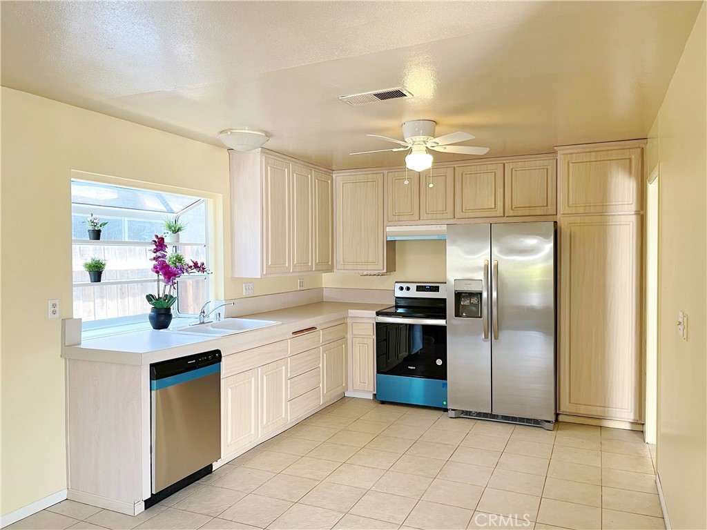 5092 Yearling Avenue