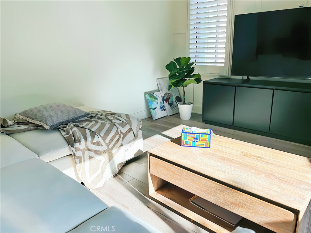 104 Lomita