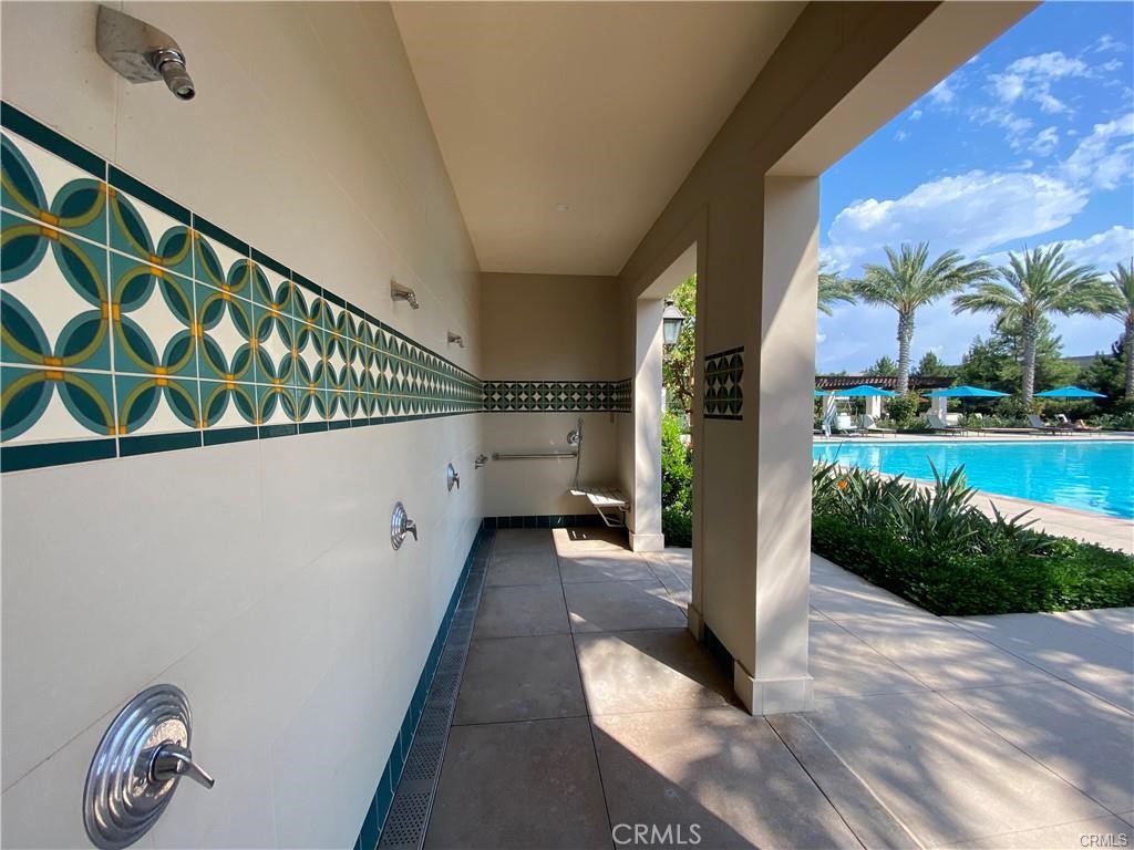 104 Lomita