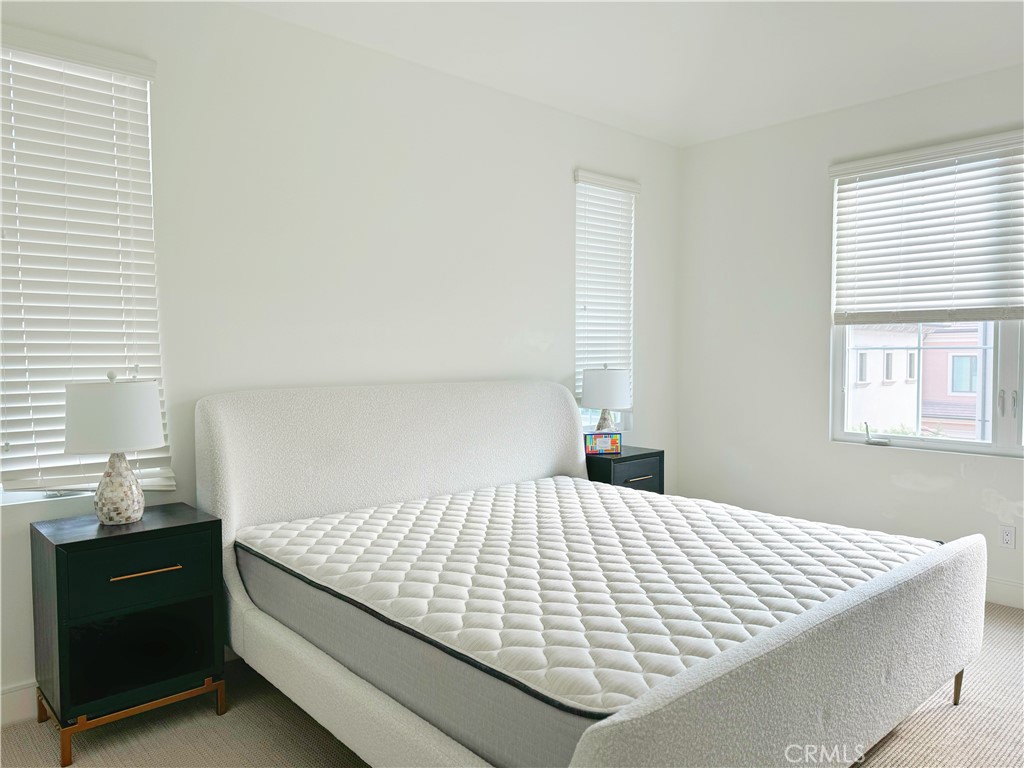 104 Lomita
