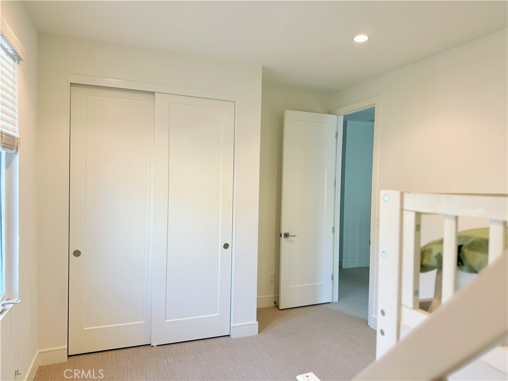 104 Lomita