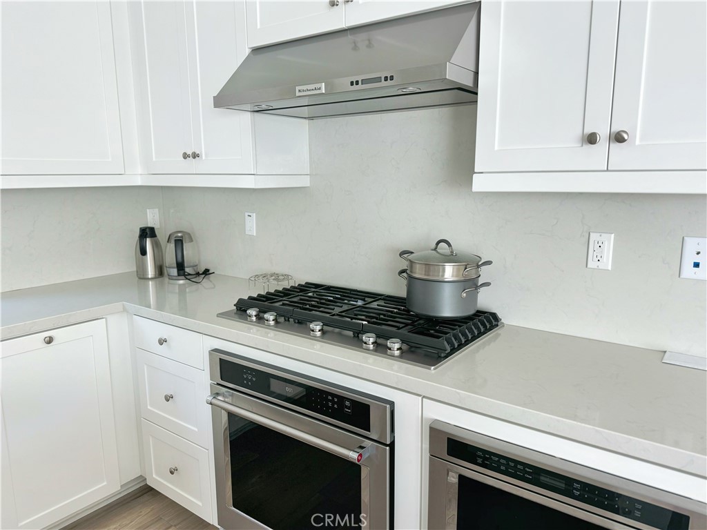 104 Lomita