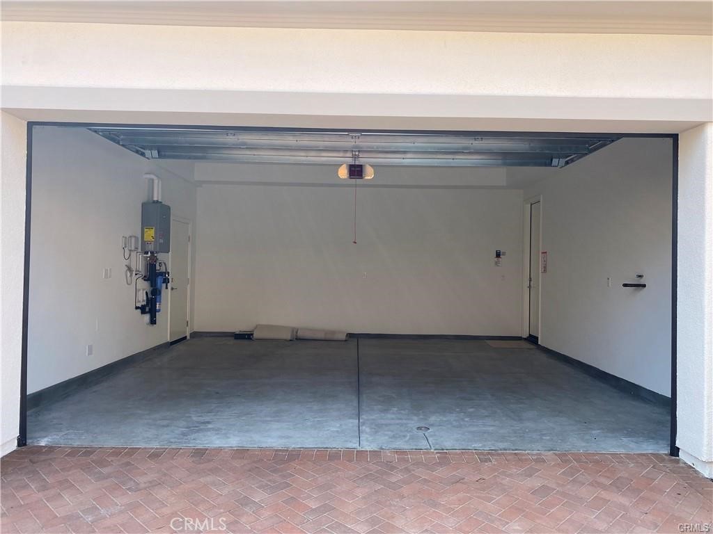 104 Lomita