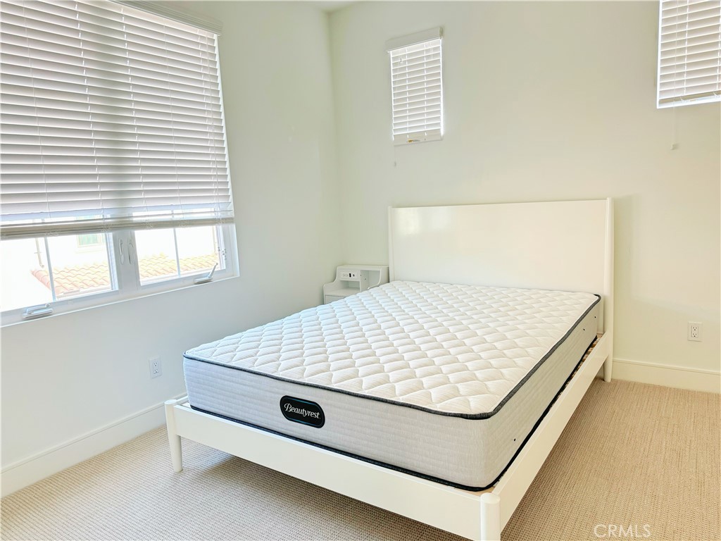 104 Lomita