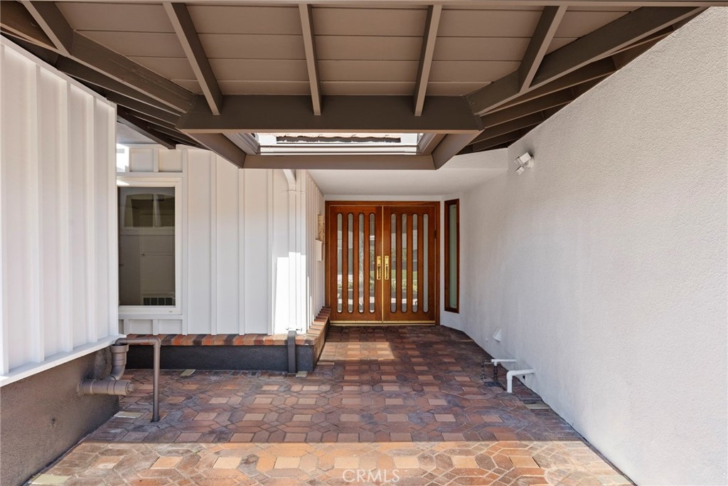 913 Skymeadow Drive